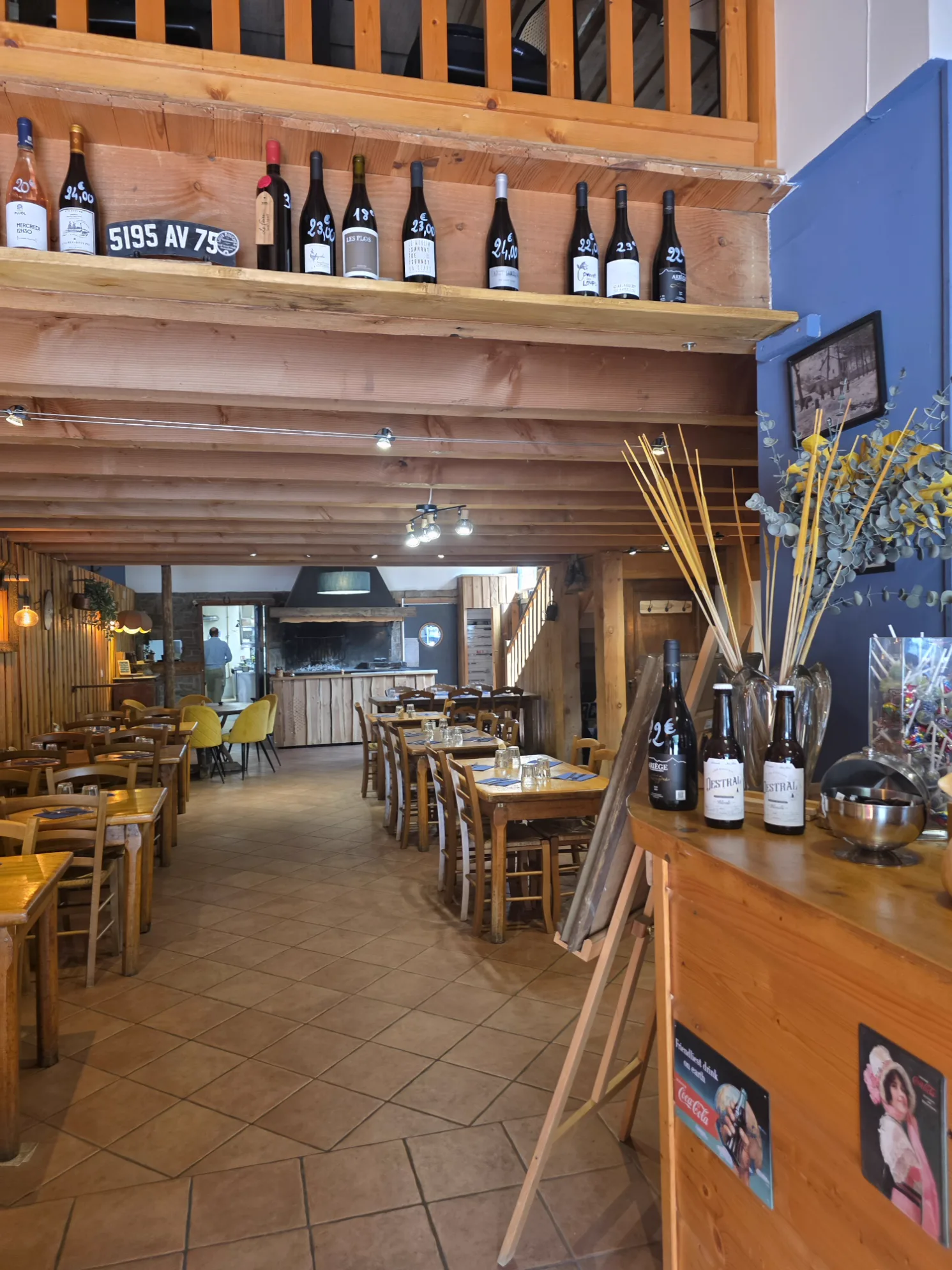 Une autre vue du bar de L’Entrepotes