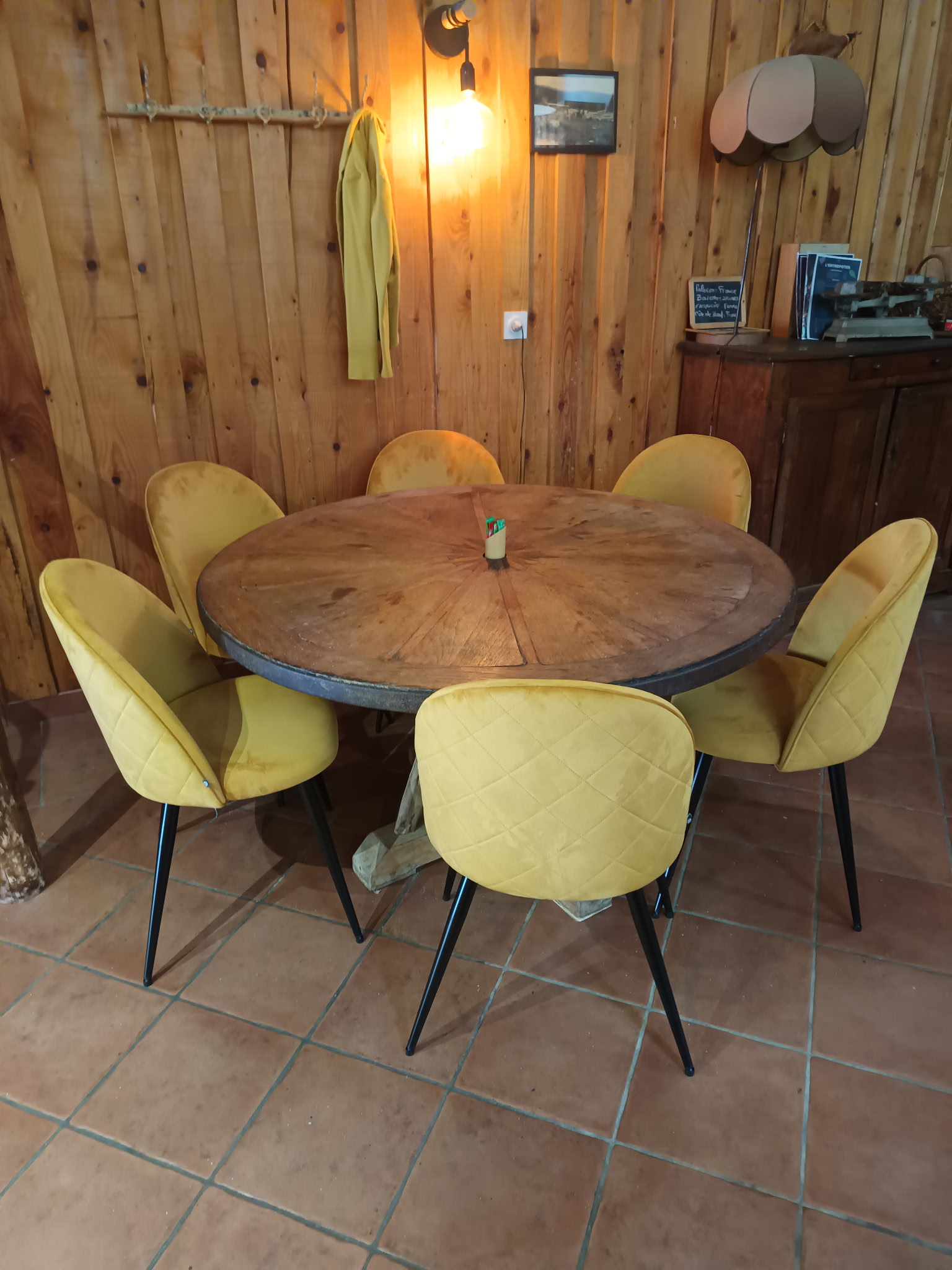 Une table dressée au restaurant L’Entrepotes